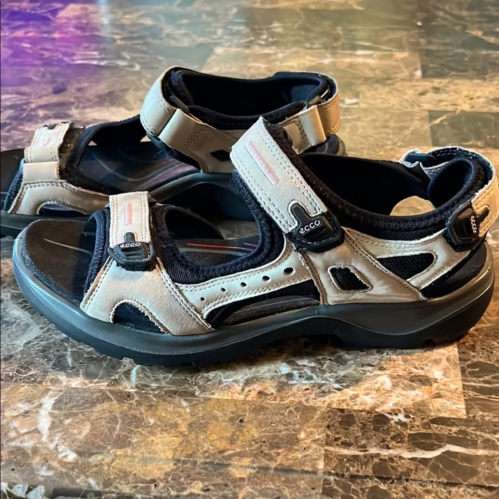 Ecco Women’s Sandals in Black and Tan - Picture 2 of 6